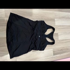 Lululemon top in black size 6